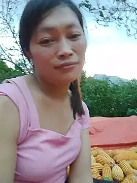 Buong-binh live cam on StripChat