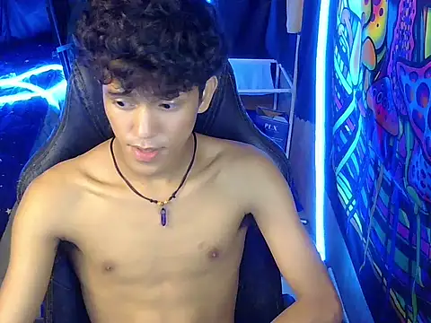 hugekenbigcock live cam on StripChat