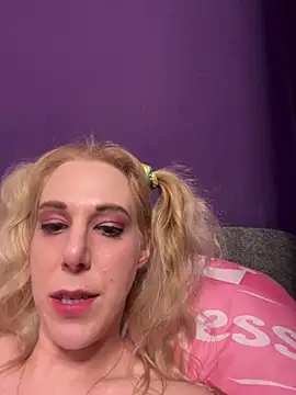 PrincessKikiZa live cam on StripChat