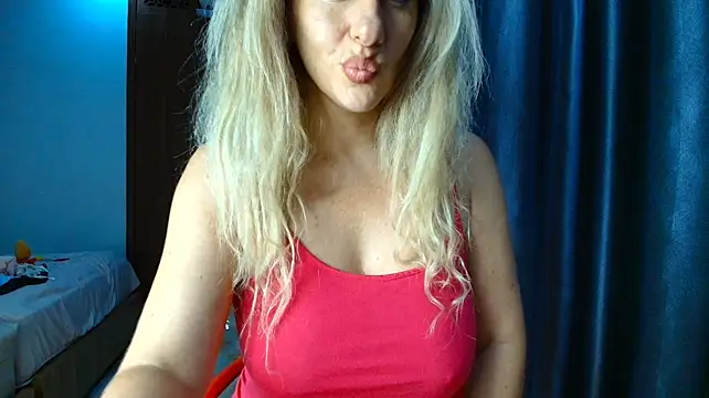 Mia_kai live cam on StripChat