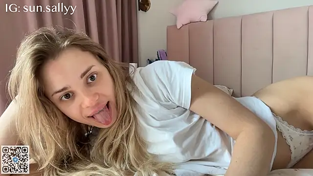 sunsally live cam on StripChat