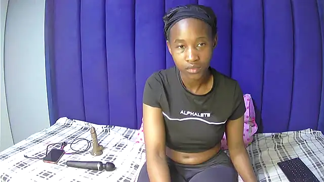 Pretty-C live cam on StripChat