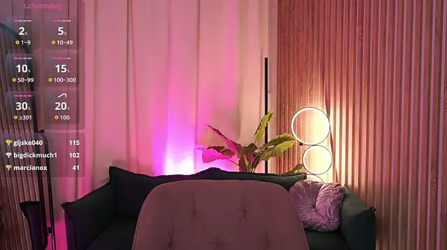 LucreciaStorm live cam on StripChat
