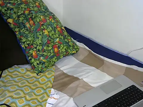 sexyfineass29 live cam on StripChat