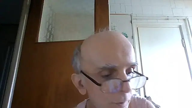 mariusica1@xh live cam on StripChat