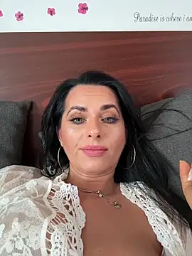 Hotmomcheckk_