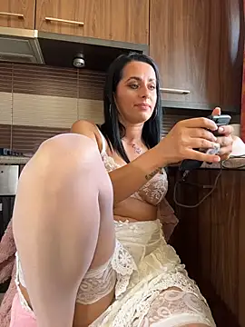 Hotmomcheckk_