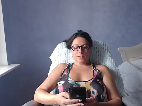 LuckyLisa23 live cam on StripChat