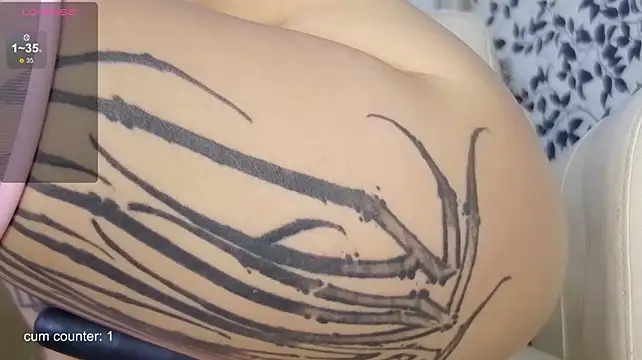 laurainlove (F young) - show feet