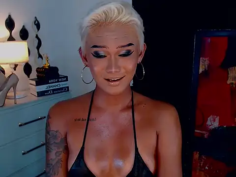 Xxlustfulltrans live cam on StripChat