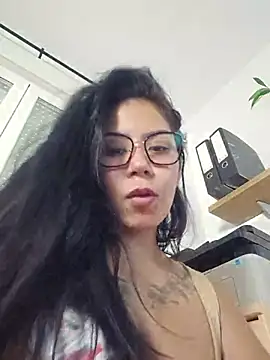 susana_castle (F young) - Get naked in the office