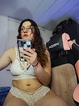 lindasyt live cam on StripChat