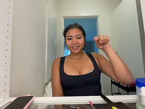 TitiTinyThai live cam on StripChat