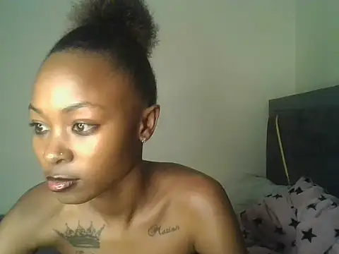 Prettyquueen live cam on StripChat