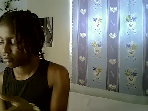Nightdiva33 live cam on StripChat