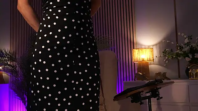 MissEmaDivine live cam on StripChat
