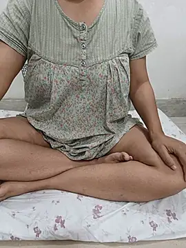 mumbairubyrose live cam on StripChat