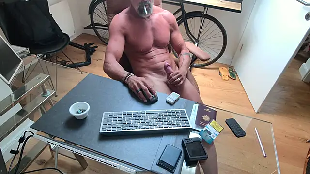 Aricky_2 live cam on StripChat