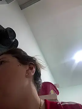 lulupiecitosamor live cam on StripChat