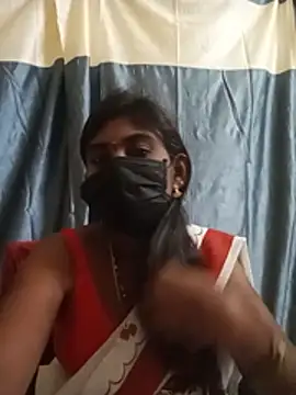 Keerthi_143 live cam on StripChat