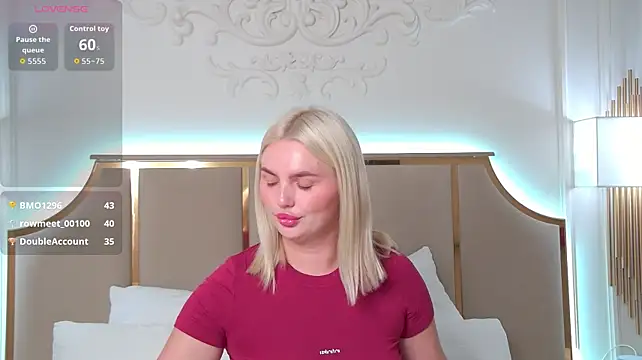 LucyMilne live cam on StripChat