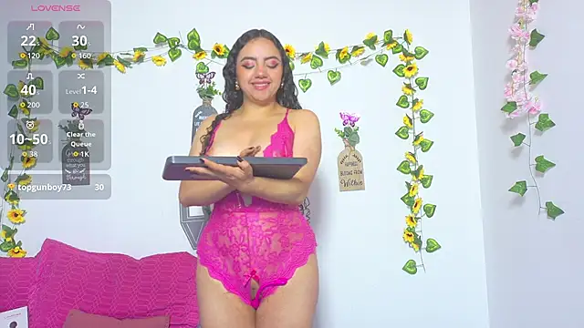 emiily_curly live cam on StripChat