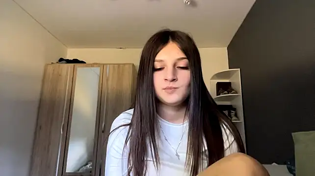 SpanishRooter live cam on StripChat