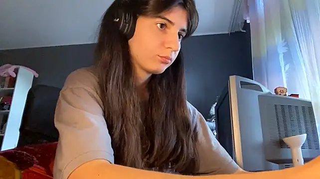 MindaHallmon live now