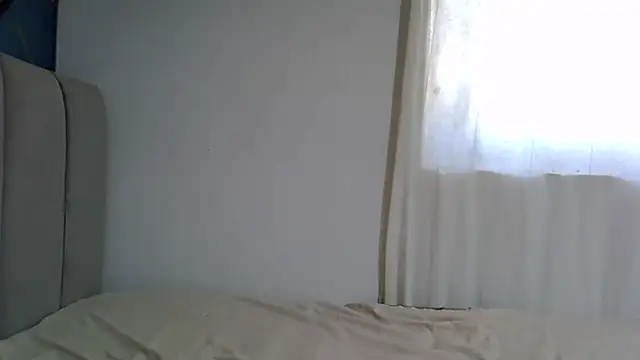 Lannah_Sky live cam on StripChat