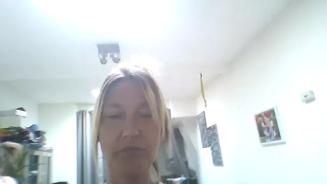 Modèle: JeuneCharme1
