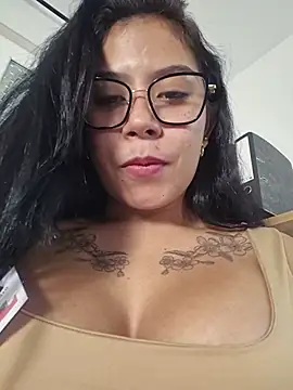 susana_castle (F young) - Get naked in the office