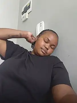 Curveysinaa live cam on StripChat