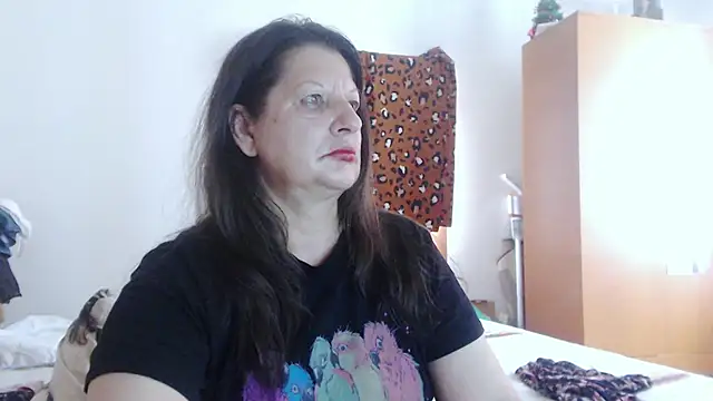 ExtasyMature live cam on StripChat