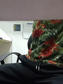 THATHAIRYTALLDUDE live cam on StripChat