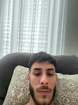 suissegigolo1 live cam on StripChat