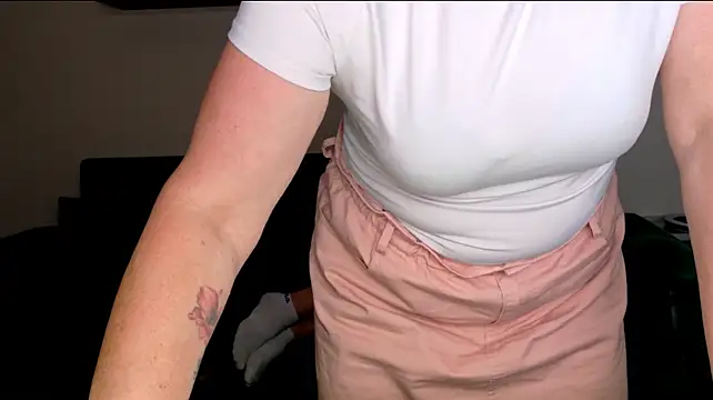 JoannaAndNeighbour live cam on StripChat