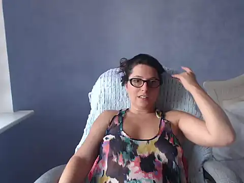 LuckyLisa23 live cam on StripChat