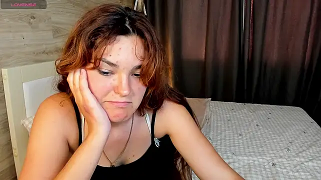 LeyaaStarr live cam on StripChat