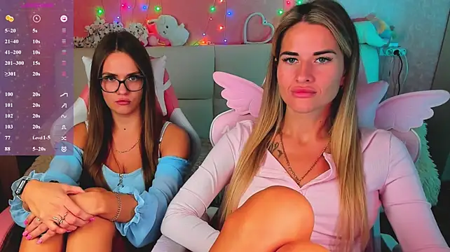 hotty_girls_here live cam on StripChat