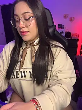 Lilyhotson live cam on StripChat