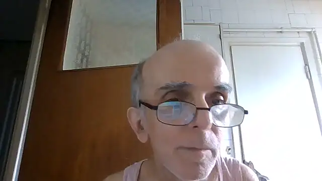 mariusica1@xh live cam on StripChat