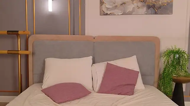 AdoraCortes live cam on StripChat