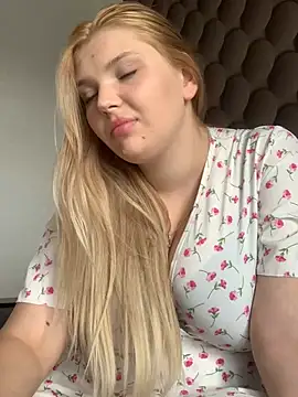 Vikki-Stoun live cam on StripChat