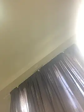 Strawberry11 live cam on StripChat