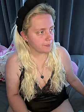 Blondiee3088 webcam
