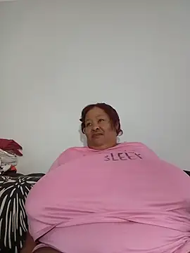 nancy111 (F milf) - Make me squit and cum on my toy