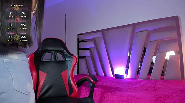 EmilyJhons__ webcam