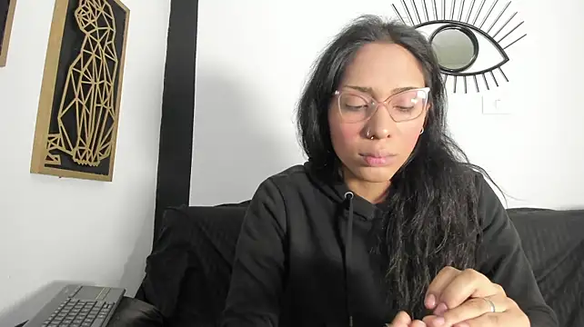 emilygomezls (T young) - Finger ass