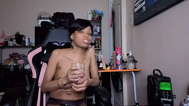 tokyodagoddess (Ask my age) - Mistress wanna have fun with a old cock