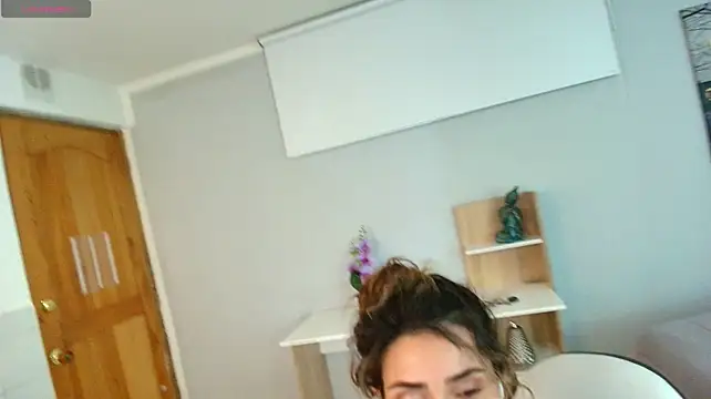 linda_morgan1 (F young) - spread pussy